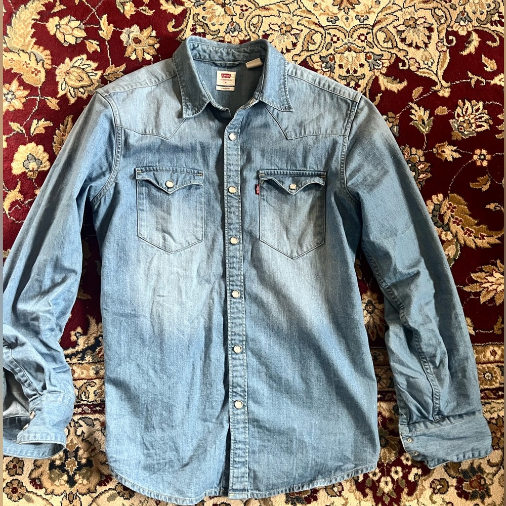 Levi's Men's Light Blue Denim Button-Down Shirt